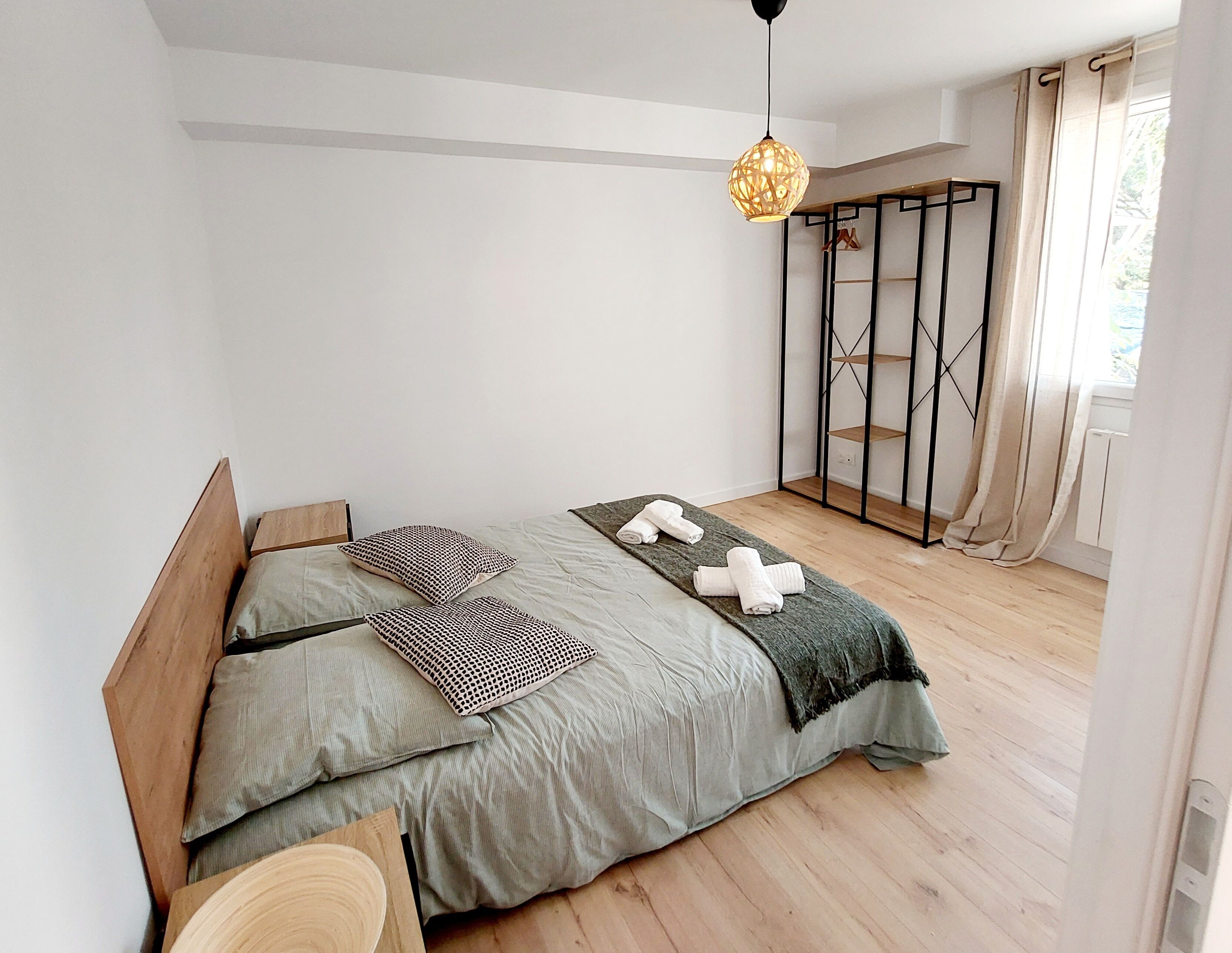 2 多间卧室、办公桌、熨斗/熨衣板、免费 WiFi