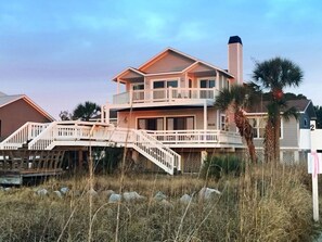 Exterior - Flexible booking! Oceanfront, 5 bedrooms w/ 4 ensuite, spacious, & beach items. (Fripp Island)