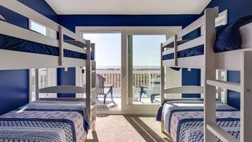 5 dormitorios, escritorio, tabla de planchar con plancha y cuna de viaje