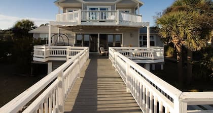 Flexible booking! Oceanfront, 5 bedrooms w/ 4 ensuite, spacious, & beach items.