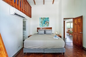 2 bedrooms, in-room safe, desk, iron/ironing board