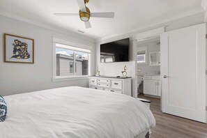 2 bedrooms, desk, iron/ironing board, free WiFi