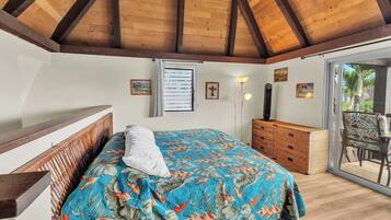 Een bureau, wifi, beddengoed