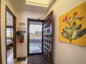 Iron/ironing board, WiFi, bed sheets - #70 Pog`s Place Pahala at Black Sand Beach, Punalu (Pahala)