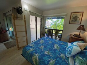 Desk, iron/ironing board, WiFi, bed sheets