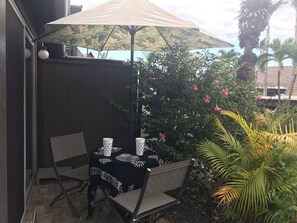 屋外ダイニングエリア