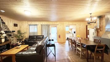 Economy Cabin (C) | Living area