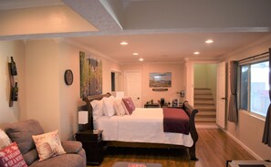 1 bedroom, desk, free WiFi, bed sheets