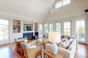 TV, fireplace, DVD player, books