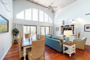 Smart TV, reproductor de DVD y tenis de mesa 