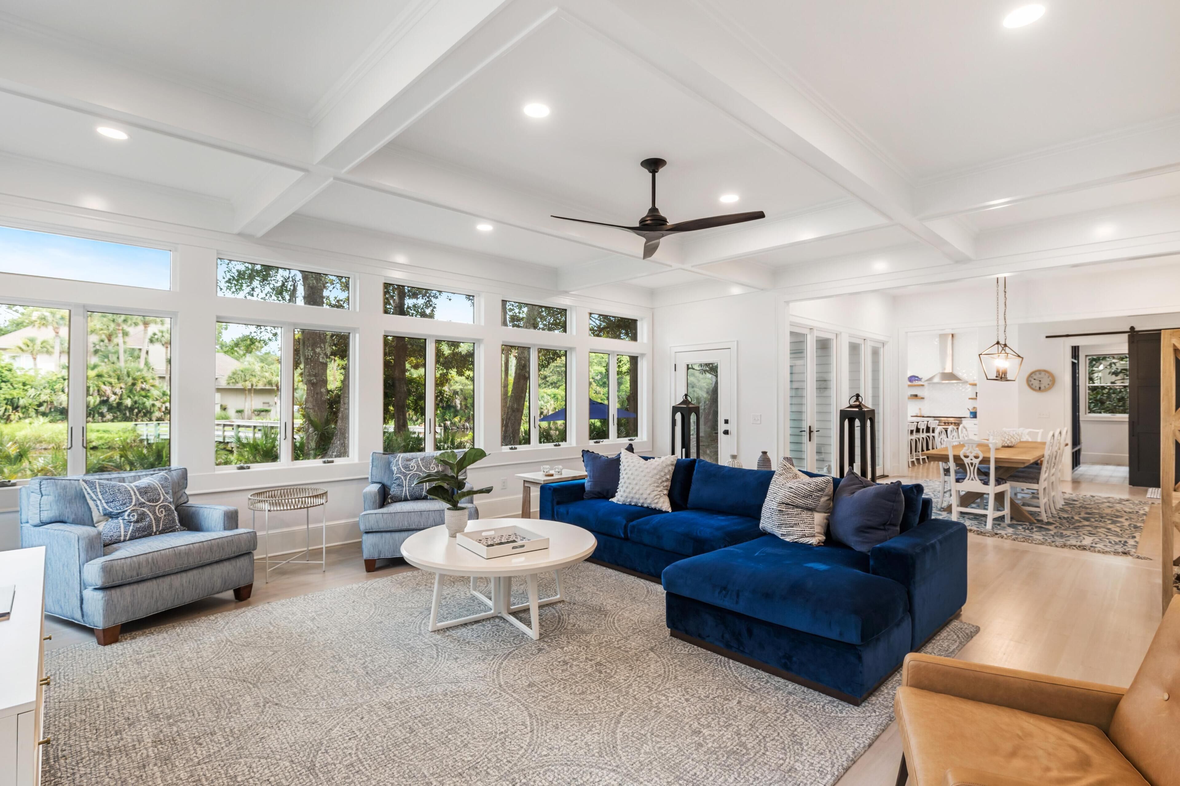 テレビ、暖炉、DVD プレーヤー、書斎 / ワークスペース