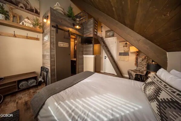 2 bedrooms, desk, iron/ironing board, free WiFi