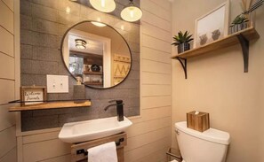 シャワー、ヘアドライヤー、タオル、石鹸