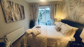 2 Schlafzimmer, Zimmersafe, Schreibtisch, Bügeleisen/Bügelbrett