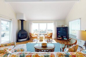 Smart-TV, Kamin, DVD-Player