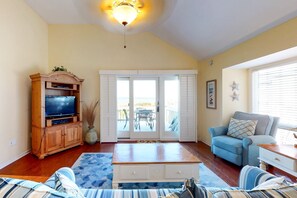 TV, DVD player - Seabrook Exclusives | 1360 Pelican Watch (Seabrook Island)