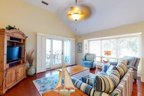 TV, DVD player - Seabrook Exclusives | 1360 Pelican Watch (Seabrook Island)