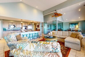 TV, DVD player - Seabrook Exclusives | 1318/20 Pelican Watch (Seabrook Island)