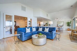 TV - Seabrook Exclusives | 1394/96 Pelican Watch (Seabrook Island)