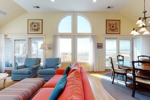 Televisión, reproductor de DVD y estéreo 