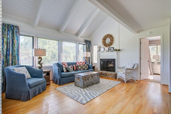 Téléviseur, foyer, lecteur de DVD