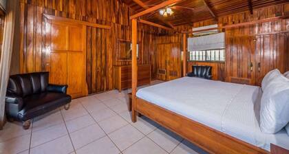 Beautiful Beachfront House with pool, Best location at Playa Flamingo