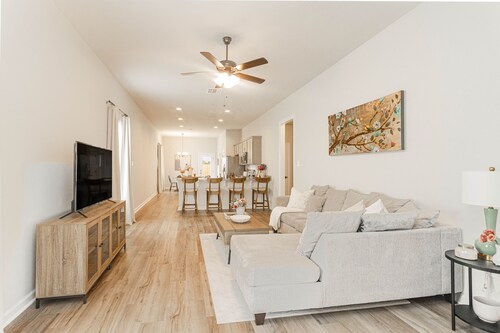 Cozy NEW Home in the Heart of Lafayette!