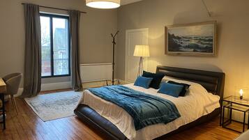 5 Schlafzimmer, Schreibtisch, Bügeleisen/Bügelbrett, Reisekinderbett