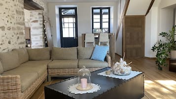 Fernseher, Kamin, DVD-Player, Tischtennisplatte