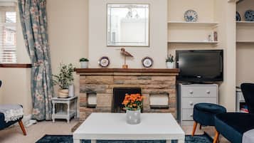 TV, fireplace