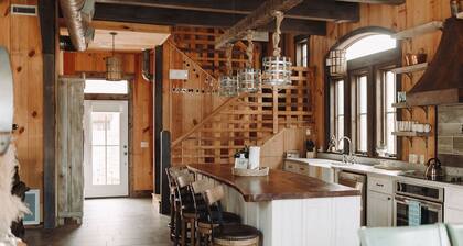 Cozy Lodge at Carlton Landing with Free Firewood & Fragrance Free