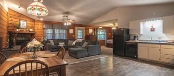 Cabin I at Safe Harbor Brady Mountain on Lake Ouachita!