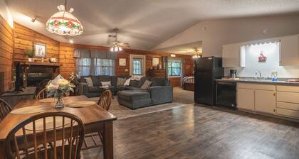 Cabin I at Safe Harbor Brady Mountain on Lake Ouachita!