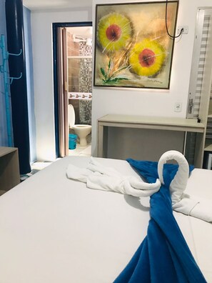 Quarto casal standard | Wi-Fi de cortesia, roupa de cama