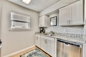 Fridge, microwave, oven, stovetop - Global Cup The Swank •  ARBORETUM TICKETS INCLUDED (Dallas)