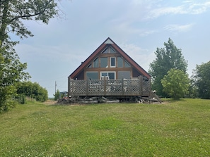 Exterior - Rustic Waterfront, Lakeside Cottage with Stunning Views 1 hour from Winnipeg. (Oak Point)
