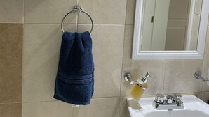 Appartamento Comfort | Bagno | Doccia, asciugamani