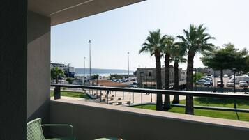 Exclusive Triple Room | Living area | Flat-screen TV