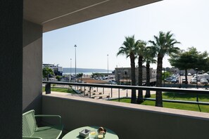 ห้องเอ็กซ์คลูซีฟทริปเปิล | บริเวณนั่งเล่น | ทีวีจอแบน