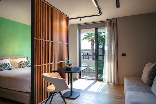 Exclusive Triple Room | Living area