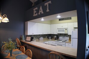 冰箱、微波炉、烤箱、炉灶