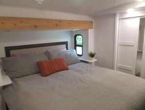 3 多间卧室、免费 WiFi、床单