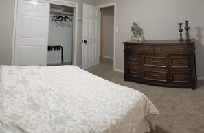 2 bedrooms - Cute & Cozy 2 Bed Townhouse with 2 Car Garage (Cheyenne)