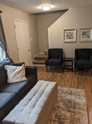 Fireplace - Cute & Cozy 2 Bed Townhouse with 2 Car Garage (Cheyenne)