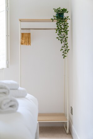 Interior detail - JOIVY Chic & Modern 2-Bed Flat W/ Patio In Pimlico (London)