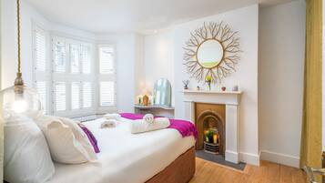 Apartment, 1 Bedroom | 1 bedroom, desk, iron/ironing board, free WiFi