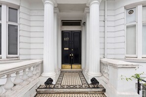 Exterior - JOIVY Elegant 1-Bed Flat In Bayswater (London)