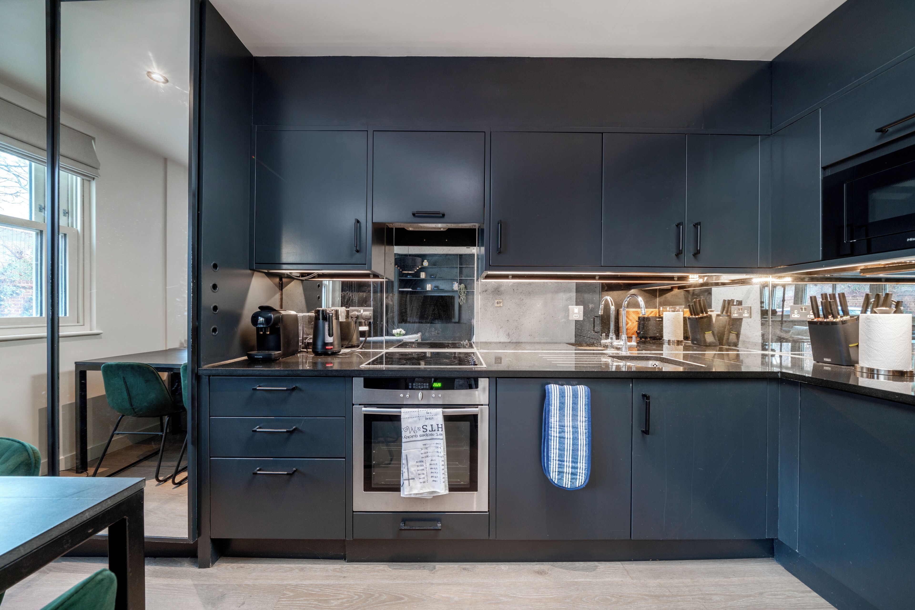 Refrigerador, microondas, horno, placa de cocina