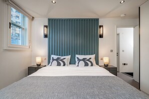 2 bedrooms, iron/ironing board, free WiFi, bed sheets - JOIVY Chic Mews house in S Kensington (London)