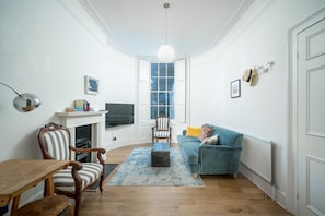 House, 4 Bedrooms | Interior - JOIVY Elegant 4 Br House W/Deskspace, Moments From Angel (London)